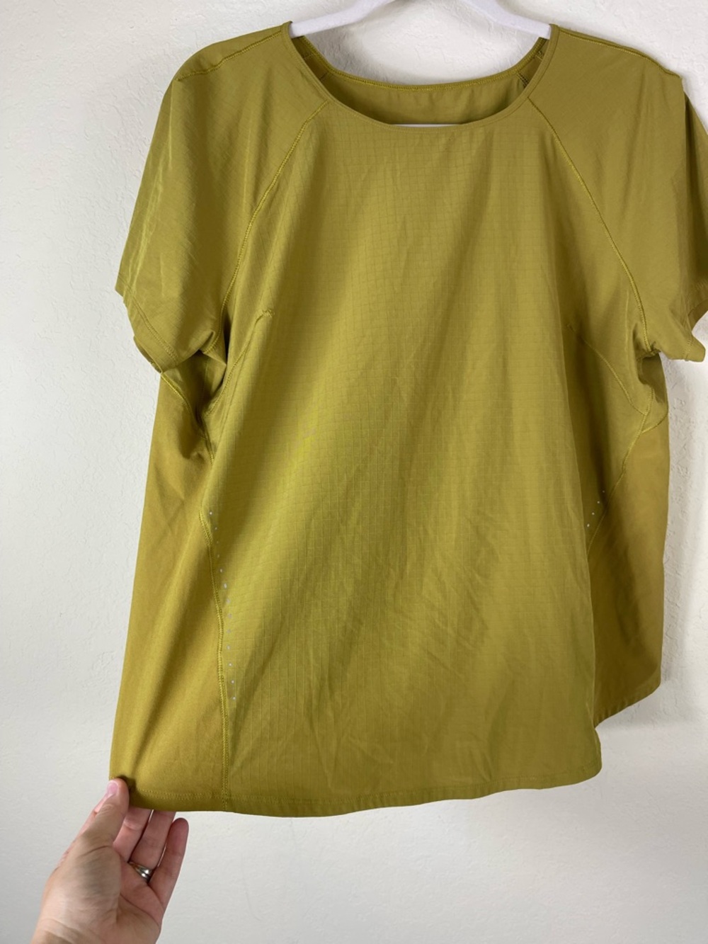 lululemon athletica bronze Green lightweight running Short Sleeve shirt - Picture 4 of 7